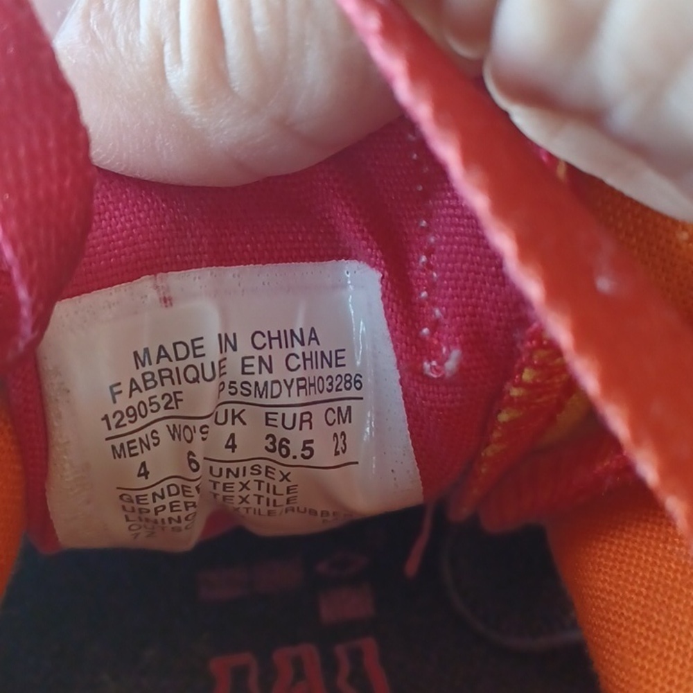 Converse Black and Pink SZ 6, multicolor tongues - Picture 8 of 8